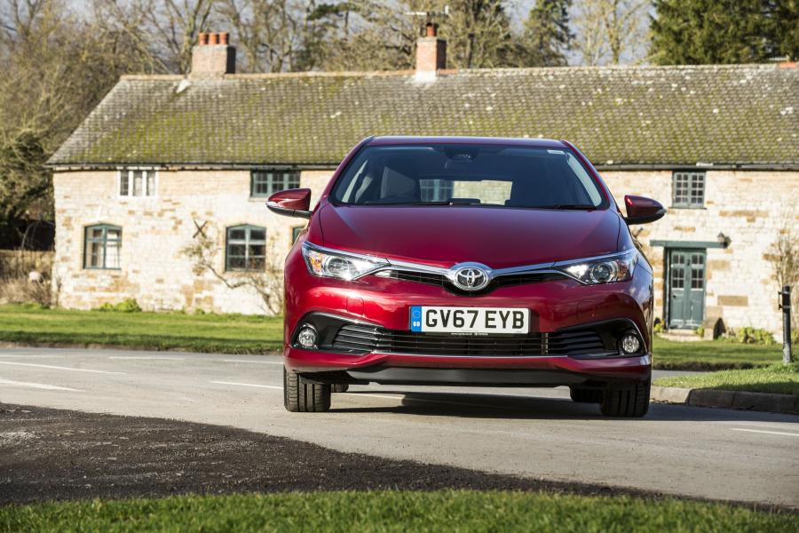  Toyota Auris 2015 года  (UK) (фото 4 из 43)